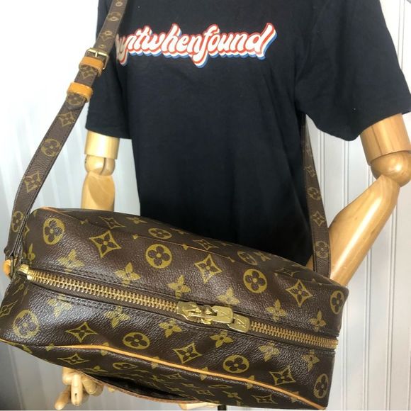 LOUIS VUITTON Danube GM Monogram Crossbody Messenger Shoulder Bag Lock/Key - Picture 4 of 17